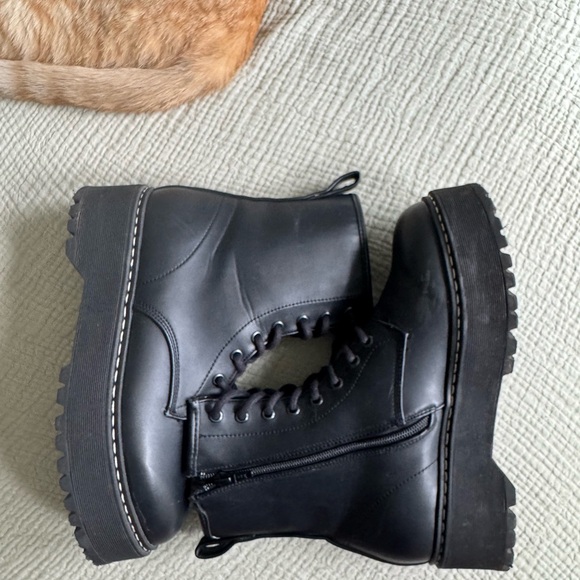 Steve Madden Bettyy Black Combat Boots Size 9 Womens - Picture 4 of 5